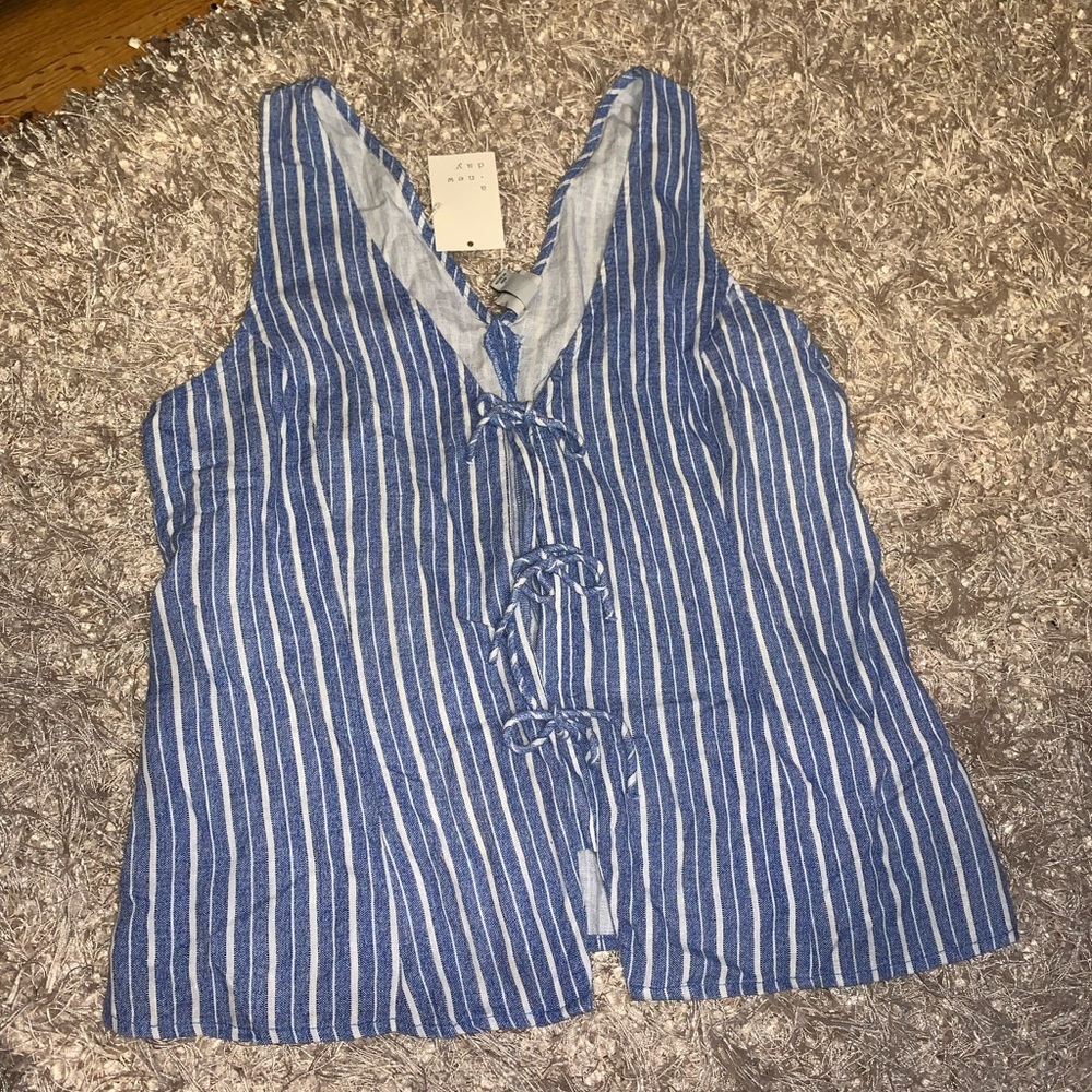 A new day Striped Blue and White Sleeveless linen Blouse with front ties - sz M